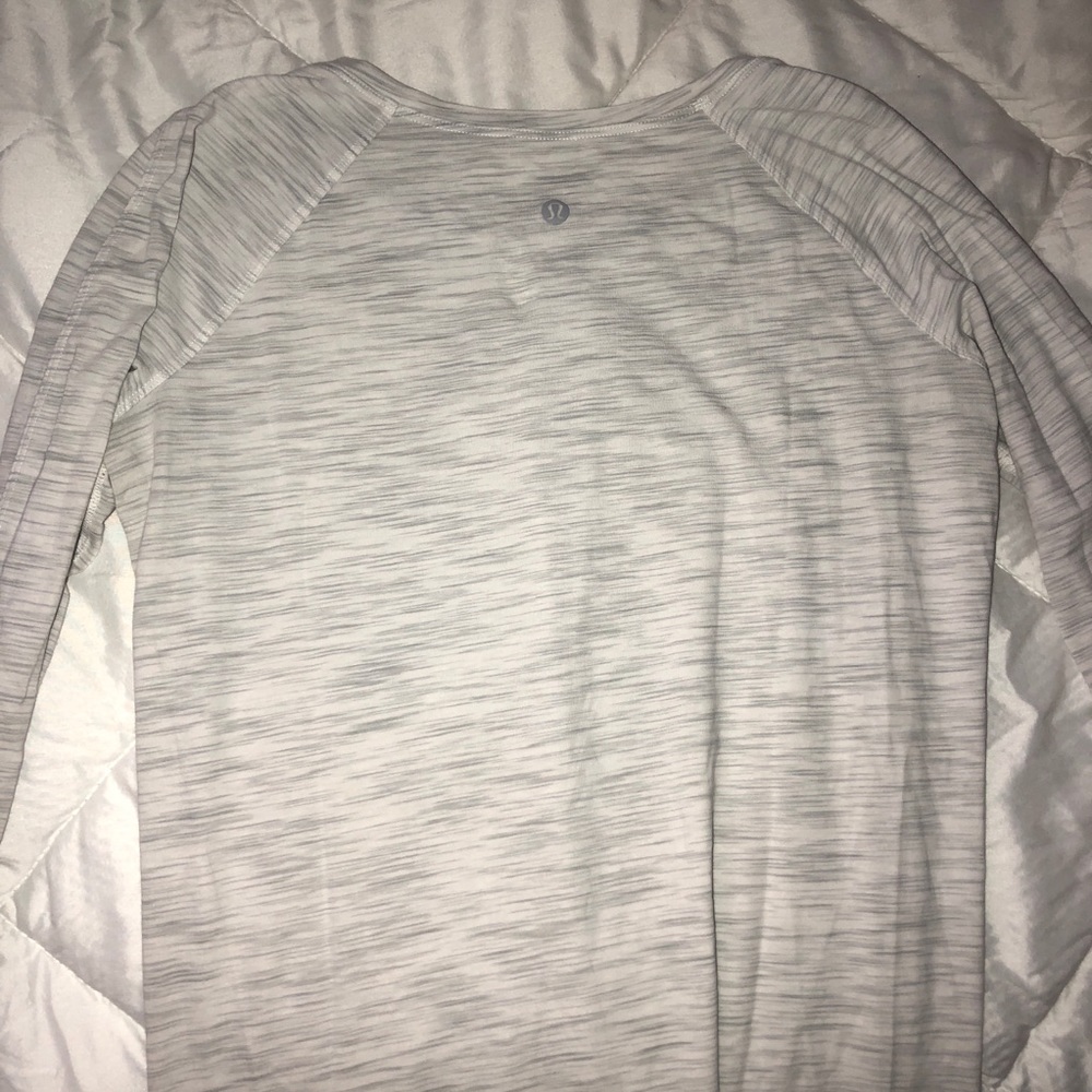 Lululemon size 4 long sleeve white